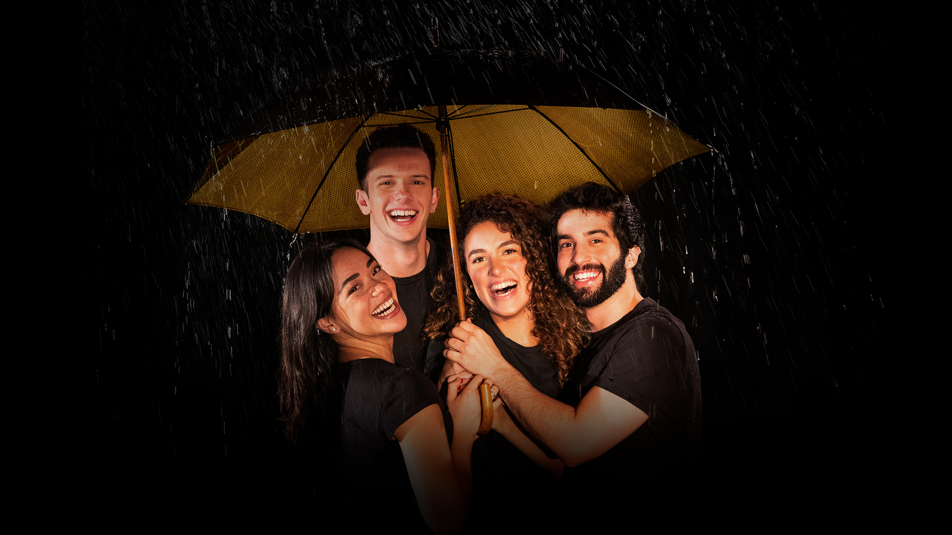 Na chuva do Teatro Sérgio Cardoso, só não se molha quem não quer
